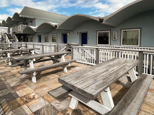 Blue Wave Inn - image 9
