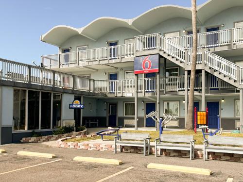 Blue Wave Inn - image 7