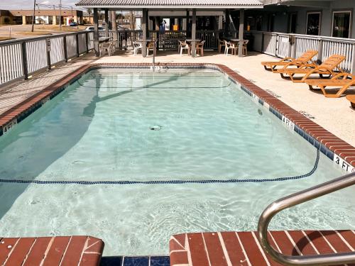 Blue Wave Inn - image 8