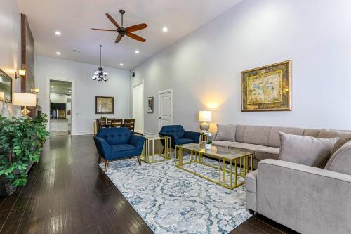 Luxury 3BR condo in Downtown - image 10