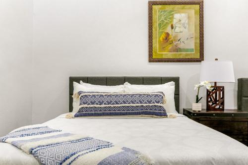 Luxury 3BR condo in Downtown - image 12