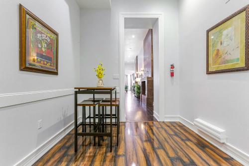 Luxury 3BR condo in Downtown - image 10