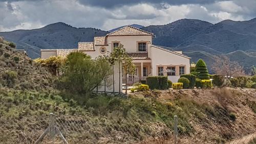  Villa Rosada - luxurious 3-bedroom villa with garden and pool in 04850 Cantoria