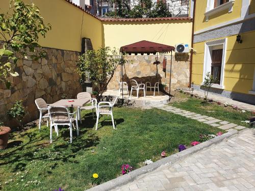 Deluxe Double Room (2 Adults + 1 Child) image 2