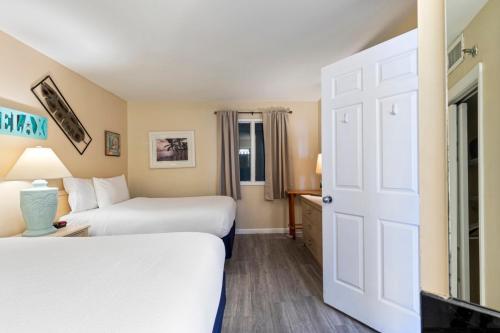 1BR Ocean Forest Plaza Balcony w Views - image 12