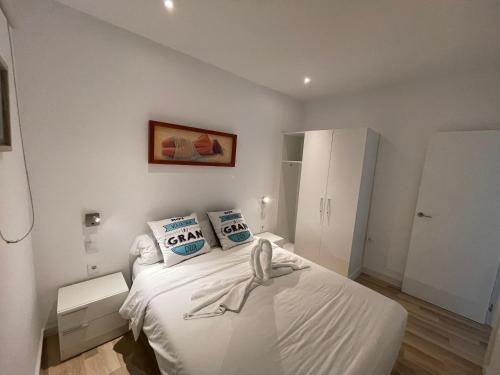 Apartment with View and Balcony image 4
