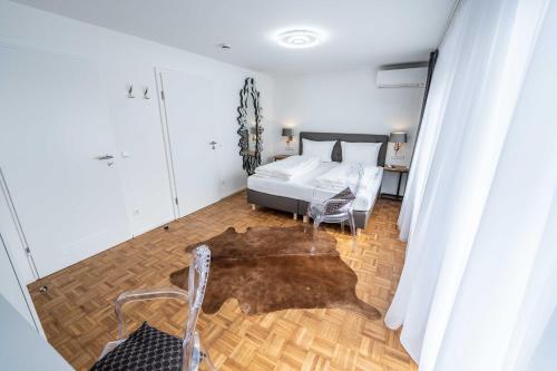 City Apartments FN L 6 KLIMATISIERT mit Balkon - Deluxe Doppelzimmer in Friedrichshafen