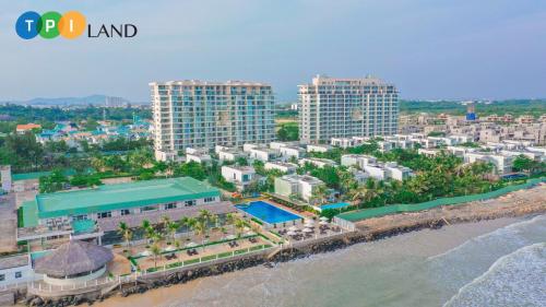 ARIA RESORT-FREE SWIMMING POOL, Relax by sea Hồ bơi miên phí và bãi tắm riêng, 40m ra biển