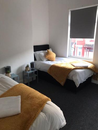 Modern 2 Bed Property Close to Alder Hey Hospital gîte à louer Old Swan