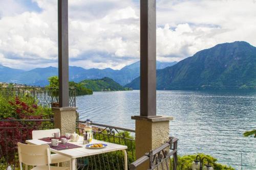  Frontlake - Apartment with Lake view in Sala Comacina