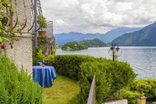  Frontlake - Apartment with Lake view in Sala Comacina