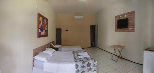 1 double bed, 1 twin bed