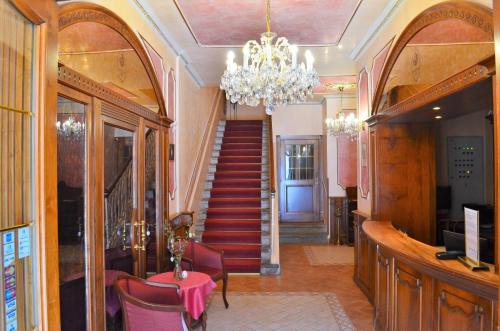 Predvorje, Hotel Renesance Krasna Kralovna in Karlovy Vary