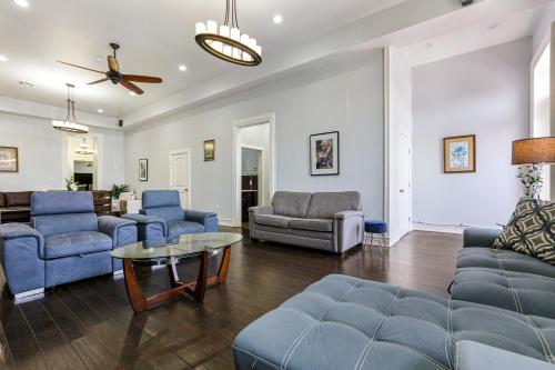 Luxury 4BR condo in Downtown - image 9