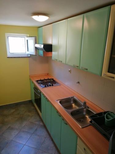 Robinson's house in 奧布羅瓦茨