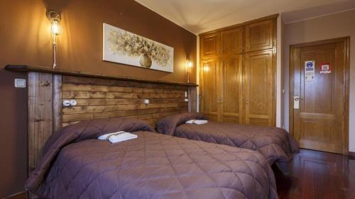 2 twin beds