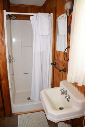 Little Miss Cottages - image 13