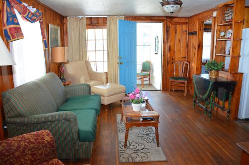 Little Miss Cottages - main image