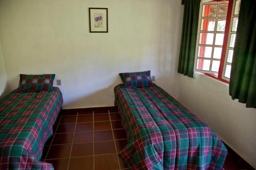 2 twin beds