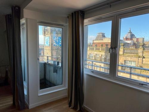 Modern & Spacious 2 bed Merchant City Apart-High St, Glasgow (photo 10)
