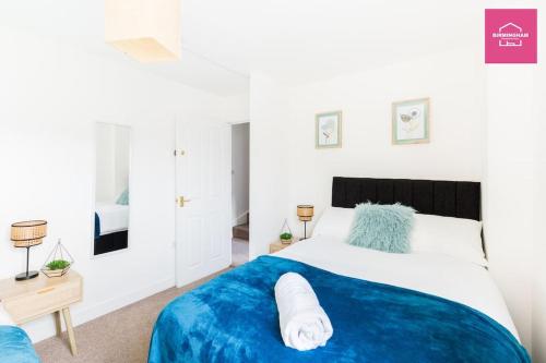 Contractor House by City Centre - 4 Bedrooms with 6 separate beds & Parking - image 2
