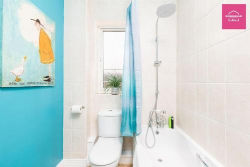 Contractor House by City Centre - 4 Bedrooms with 6 separate beds & Parking - image 9
