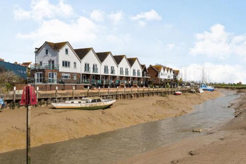 16 The Boathouse - image 13