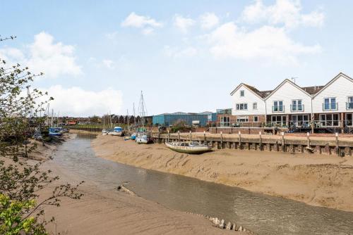 16 The Boathouse - image 4
