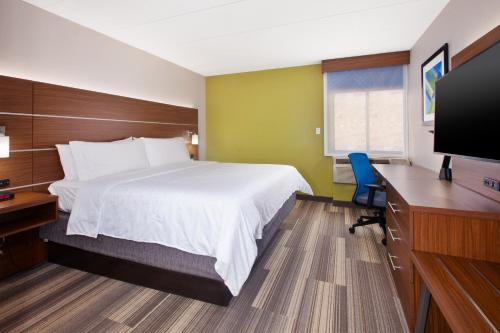 Holiday Inn Express Fairfax-Arlington Boulevard, an IHG Hotel