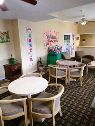 Grand View Plaza Inn & Suites - 로비