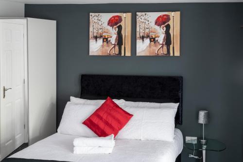 Luxury one bedroom guesthouse M6, Junction 10 Walsall, Walsall