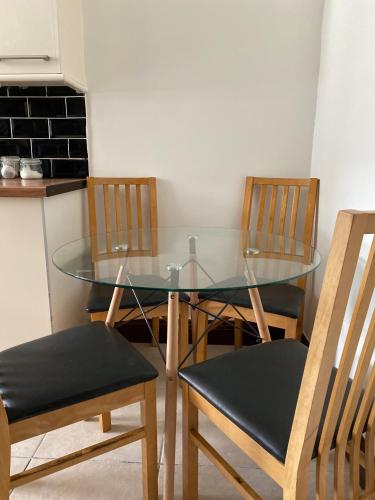 Cosy 2 Bed Flat 1 in Swansea - Home away from Home