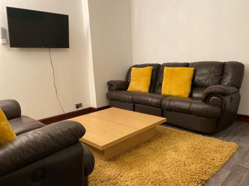 Cosy 2 Bed Flat 1 in Swansea - Home away from Home