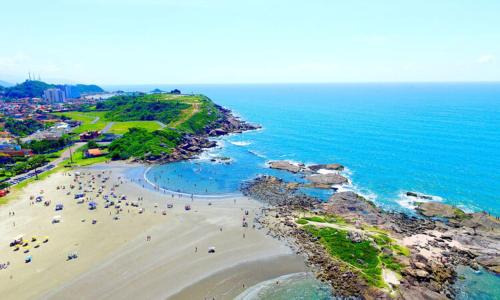 Casa com piscina , churrasqueira, Wi-Fi, em rua de Areia a 1km da praia, bairro sussegado, proibido  in ชาร์ดิงดาสปาลเมย์ราส