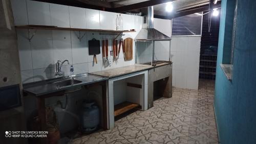 Casa com piscina , churrasqueira, Wi-Fi, em rua de Areia a 1km da praia, bairro sussegado, proibido  in ชาร์ดิงดาสปาลเมย์ราส