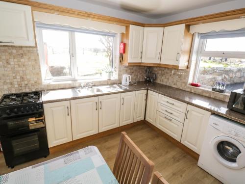 The Cromlech Cottage Portnoo - image 10