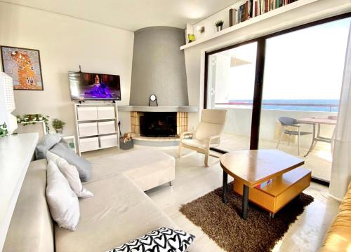 Nice Seafront Flat - Beach Port Athens Airport, Рафина