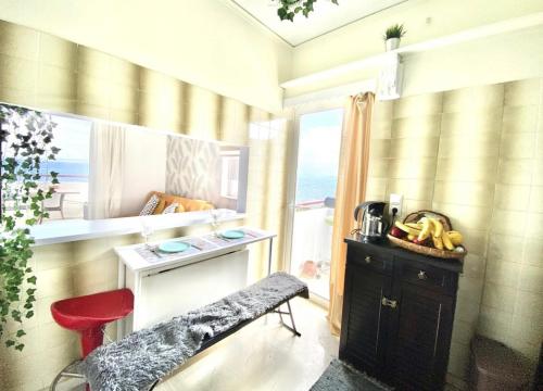 Nice Seafront Flat - Beach Port Athens Airport, Рафина (фото 4)