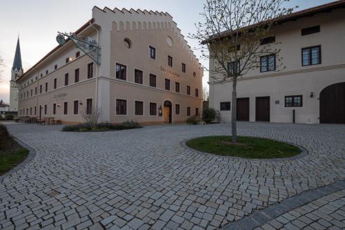 LANDHOTEL ALTE ZOLLSTATION- Historical Building