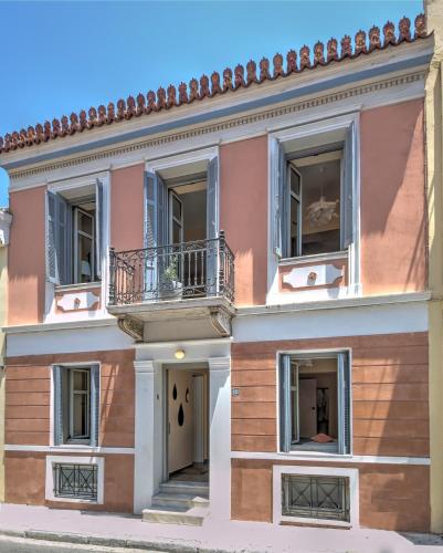 Stunning neoclassical below the Acropolis gîte à louer Athens