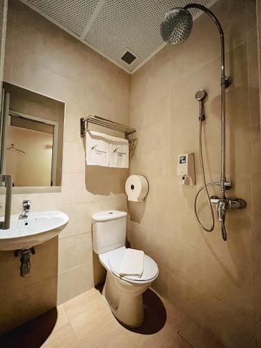 Bathroom, Fragrance Hotel - Viva near Universal Studios Singapore