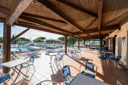 Restaurant, ULVF Les résidences du Colombier in Frejus City Center