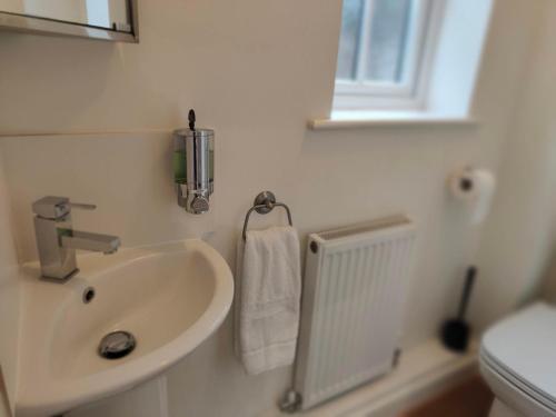 Mallard Cottage Sleeps 5 Rural Winchester Twyford - image 6