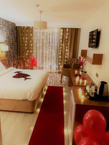 White House Hotel - image 6