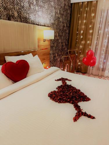 White House Hotel - image 5