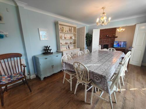 Birdsong Rural Winchester Twyford - 2BR, 5BR, 7BR - sleeps upto 16