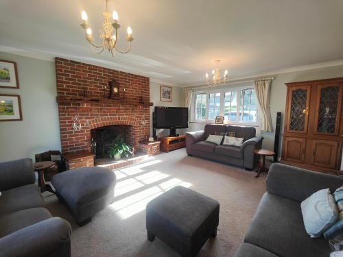 Birdsong Rural Winchester Twyford - 2BR, 5BR, 7BR - sleeps upto 16