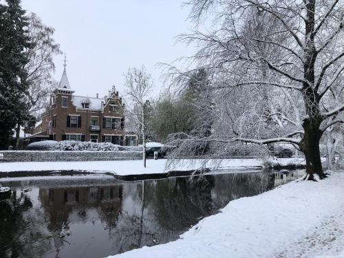 Modern Palace Emma Staete in Baarn