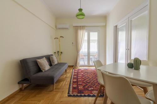 Bright and Spacious 2-bedroom Apartment in Athens, Athens