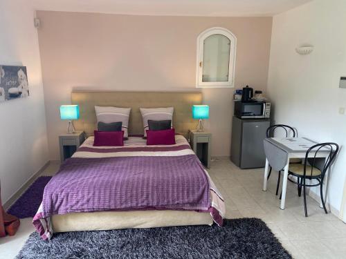 Chambre spacieuse indépendante dans villa plus parking privée - Chambre d'hôtes - Le Cannet